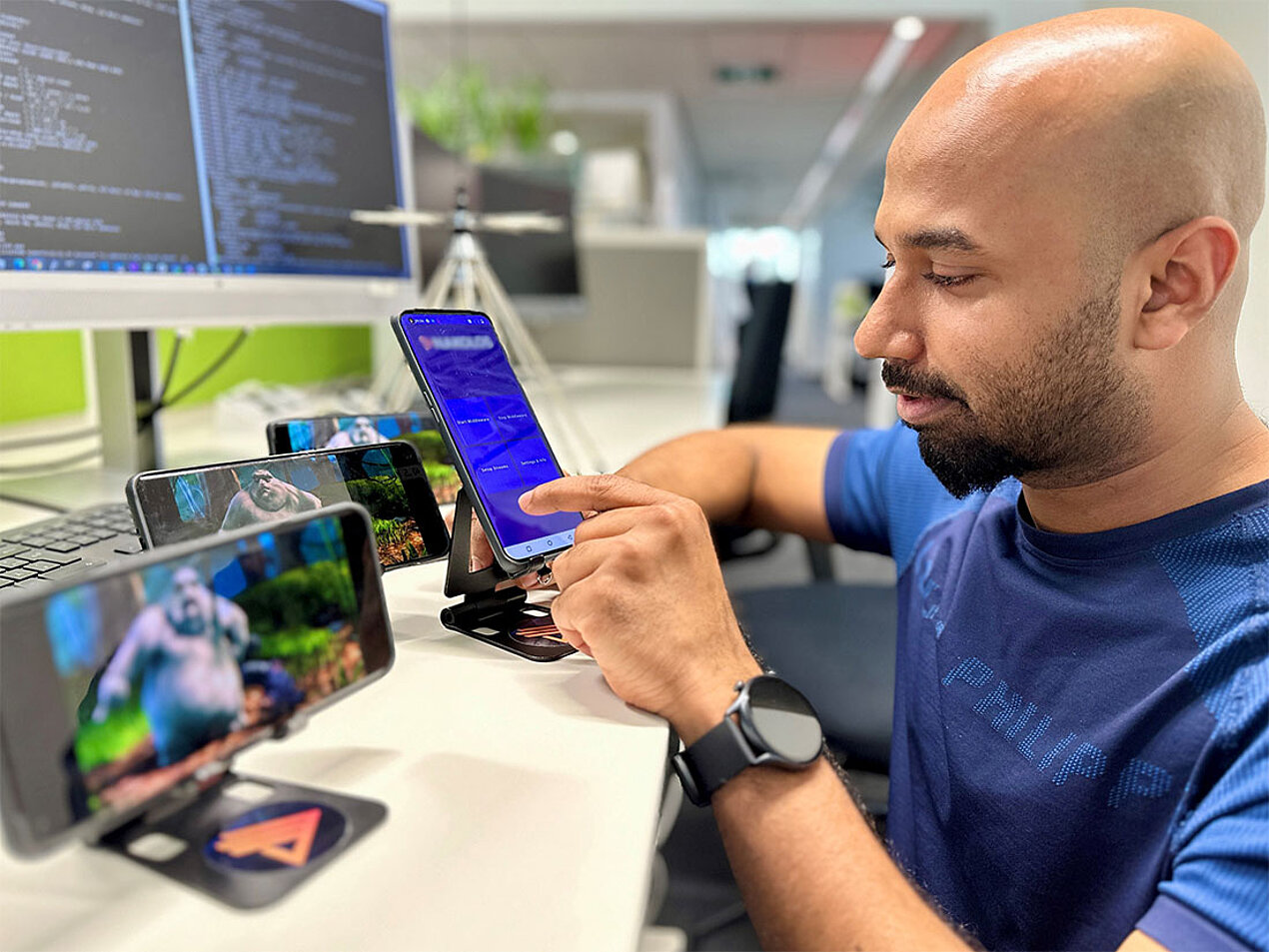 Employer with smartphone