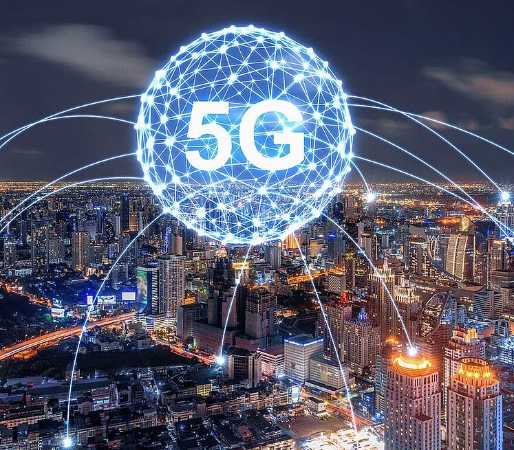  5G Logo with Skyline